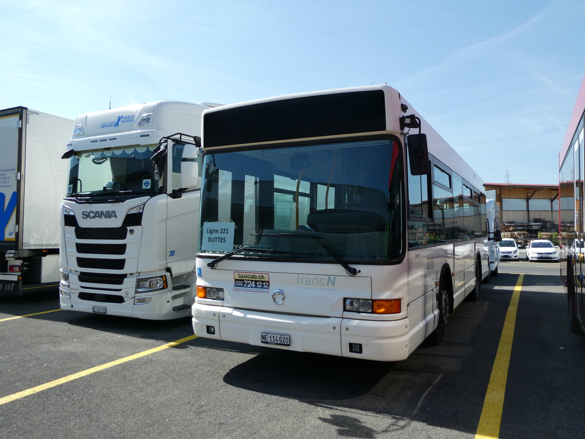 (235'597) - Taxicab, Neuch�tel - NE 114'020 - Irisbus am 15. Mai 2022 in Kerzers, Interbus