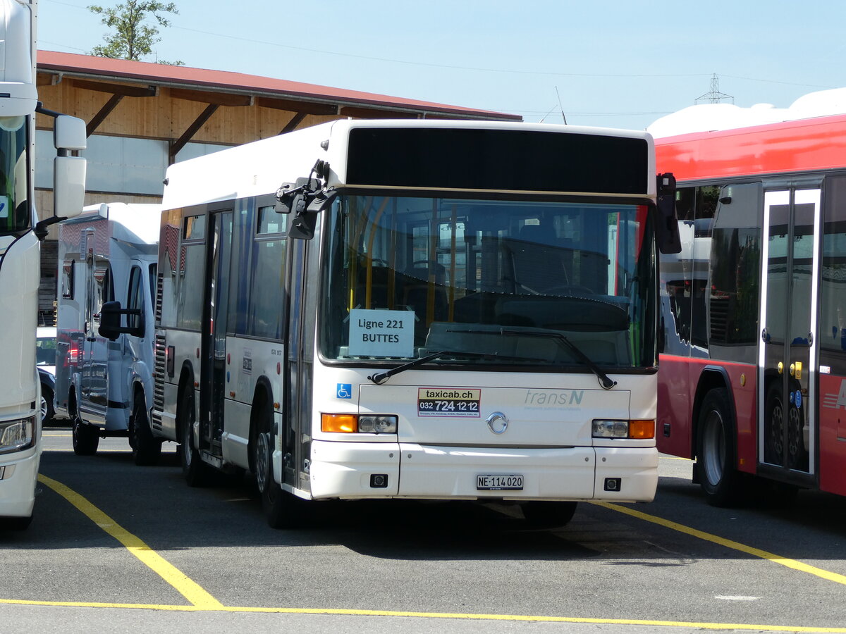 (235'599) - Taxicab, Neuhc�tel - NE 114'020 - Irisbus am 15. Mai 2022 in Kerzers, Interbus