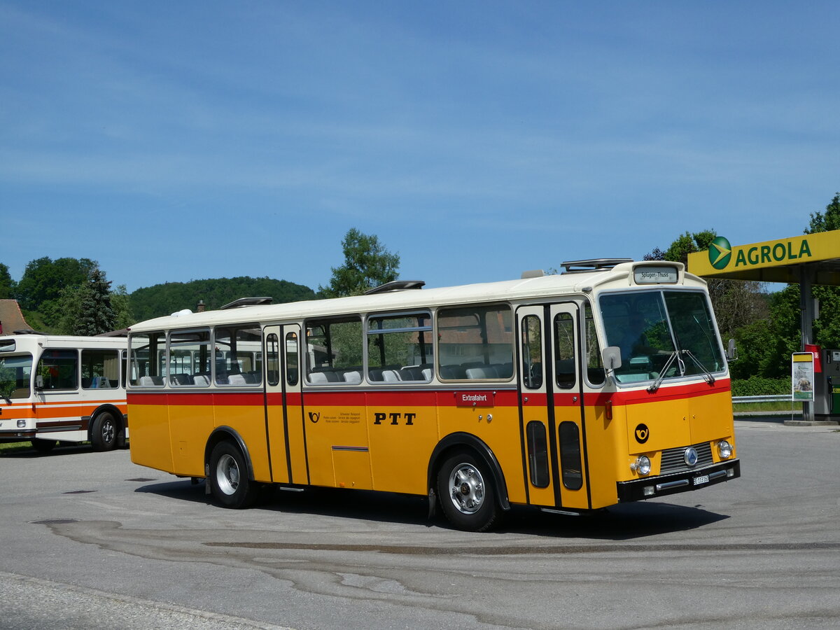 (235'710) - Gast, Reutigen - BE 113'160 - Saurer/T�scher (ex HPTrans, Thusis; ex Mauerhofer, Worb; ex Erni, Schupfart Nr. 3; ex P 24'636) am 15. Mai 2022 in Wynigen, Landi