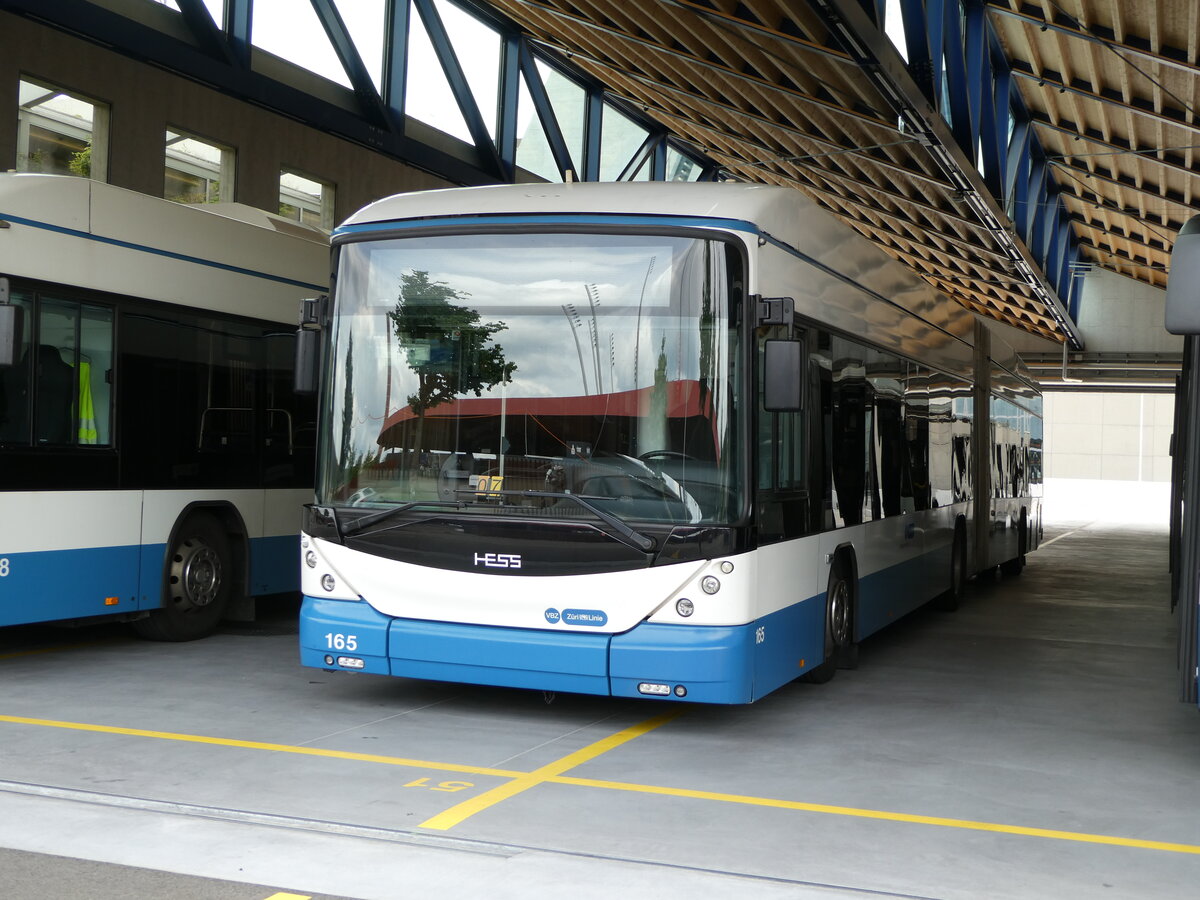 (236'424) - VBZ Z�rich - Nr. 165 - Hess/Hess Gelenktrolleybus am 28. Mai 2022 in Z�rich, Garage Hardau