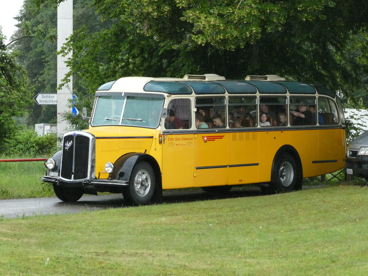 (236'807) - Mosimann, Aesch - ZH 26'245 - Saurer/T�scher (ex diverse Besitzer; ex Fravi, Andeer) am 5. Juni 2022 beim Bahnhof Hendschiken