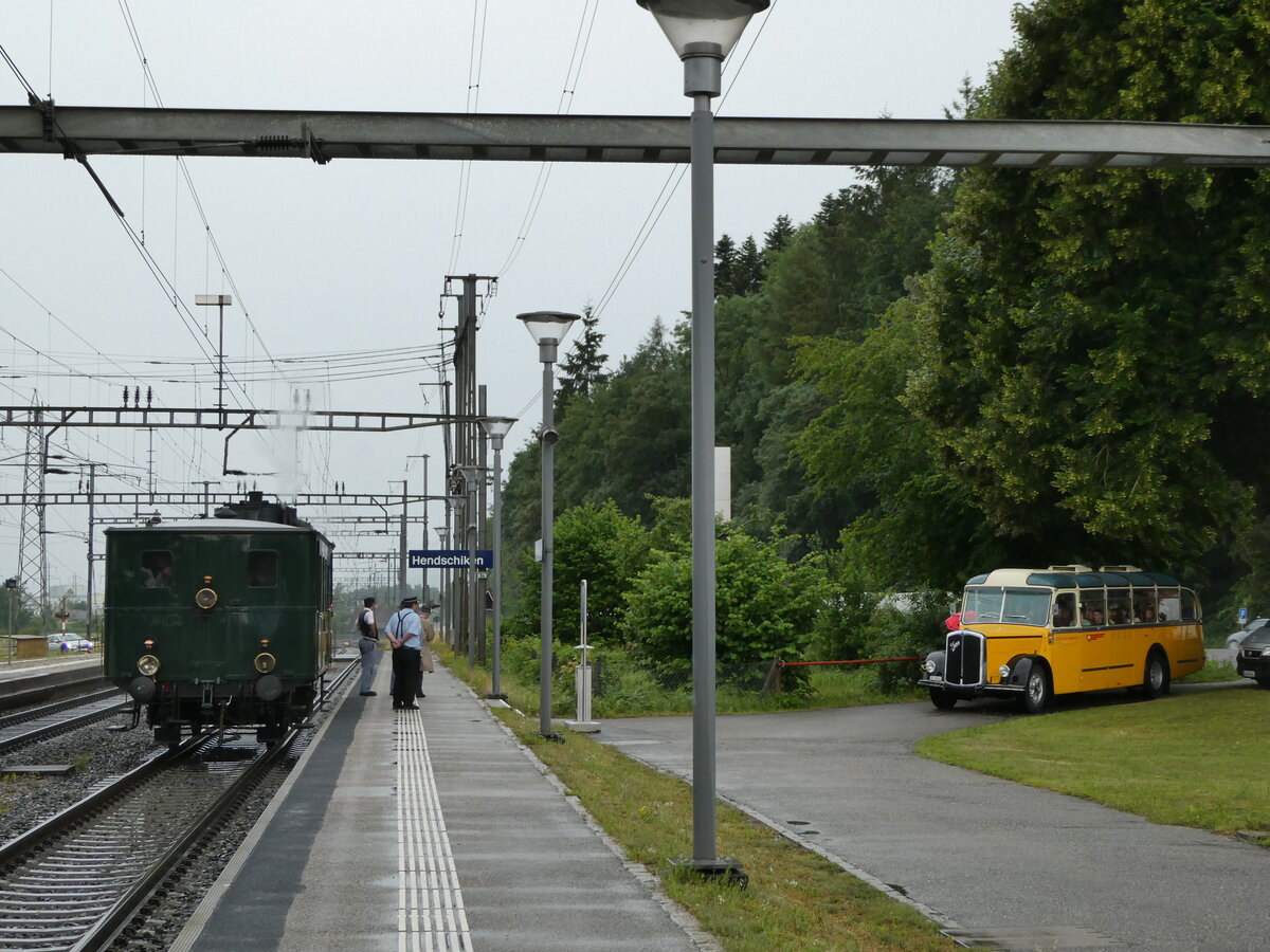 (236'808) - Mosimann, Aesch - ZH 26'245 - Saurer/T�scher (ex diverse Besitzer; ex Fravi, Andeer) am 5. Juni 2022 beim Bahnhof Hendschiken