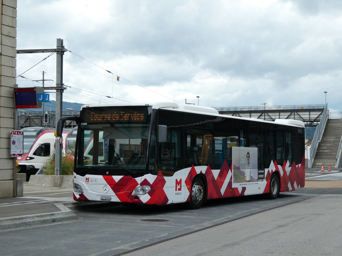 (236'915) - CarPostal Ouest - JU 52'436 - Mercedes am 6. Juni 2022 beim Bahnhof Del�mont