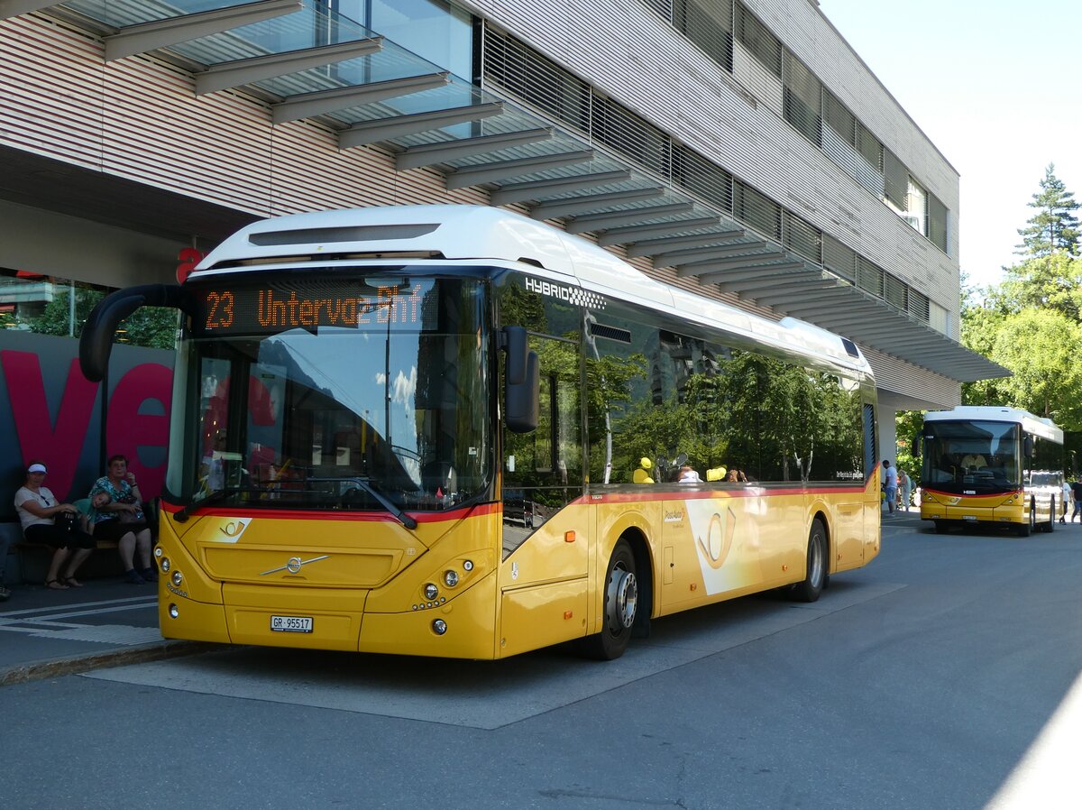(237'166) - D�nser, Trimmis - GR 95'517 - Volvo am 12. Juni 2022 beim Bahnhof Landquart