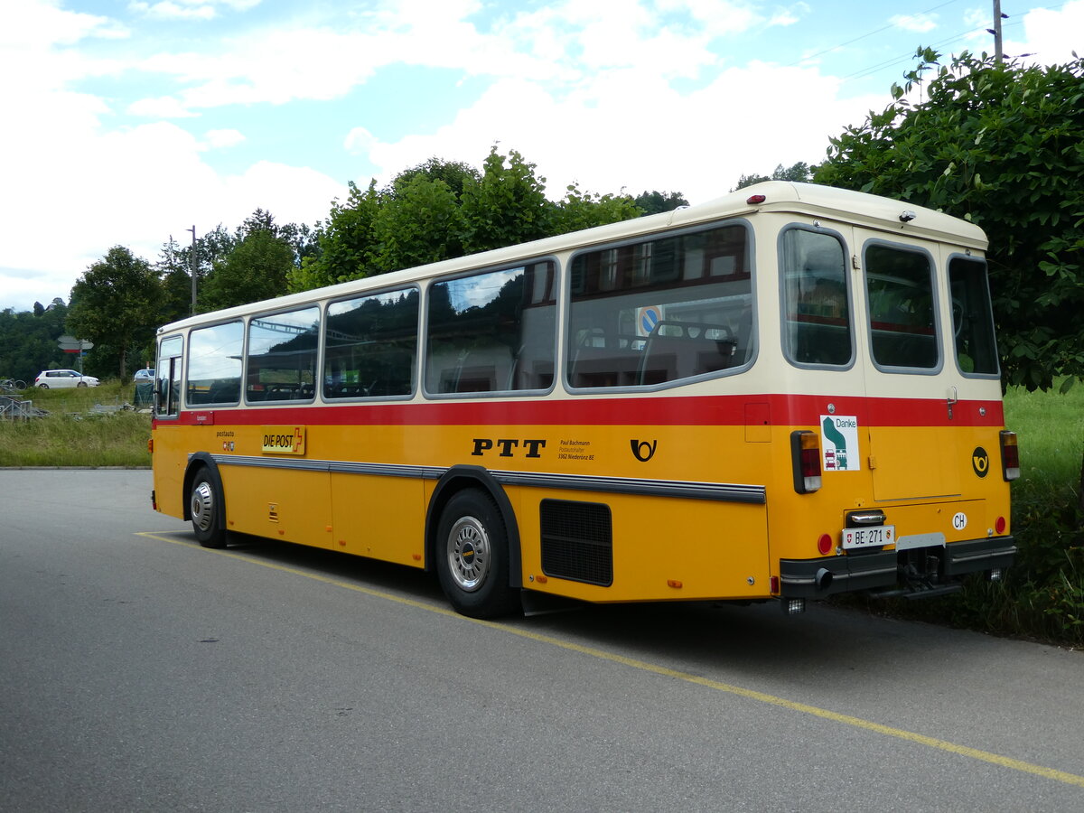 (237'502) - Bachmann, Nieder�nz - Nr. 5/BE 271 - Saurer/T�scher (ex W�thrich, Ursenbach; ex Sch�rch, Gutenburg Nr. 5; ex Engeloch, Riggisberg Nr. 5; ex P 25'668) am 25. Juni 2022 beim Bahnhof M�lenen
