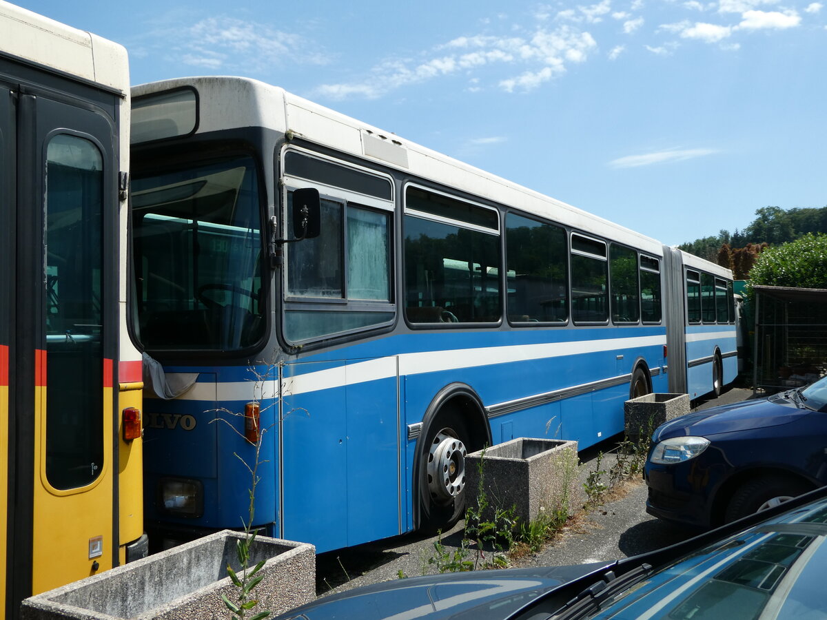 (237'890) - Ruffiner, Turtmann (R�trobus) - Nr. 115 - Volvo/R&J (ex VBL Luzern Nr. 115) am 3. Juni 2022 in Faoug, Carrosserie Etter (Teilaufnahme)
