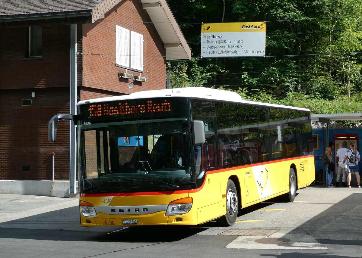 (238'803) - Fl�ck, Brienz - Nr. 2/BE 435'742 - Setra am 1. August 2022 auf dem Br�nigpass