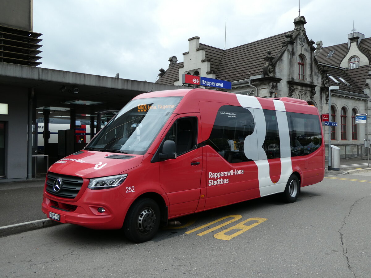 (239'116) - VZO Gr�ningen - Nr. 252/ZH 655'252 - Mercedes am 20. August 2022 beim Bahnhof Rapperswil
