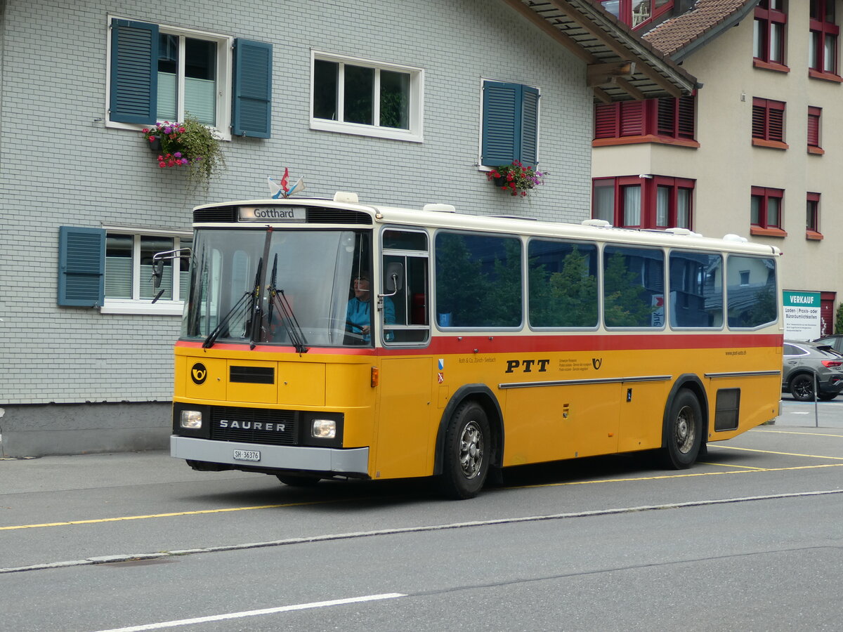 (239'804) - Roth, Z�rich - SH 36'376 - Saurer/T�scher (ex Looser, Elm; ex Mattli, Wassen) am 28. August 2022 in Giswil, Hotel Bahnhof