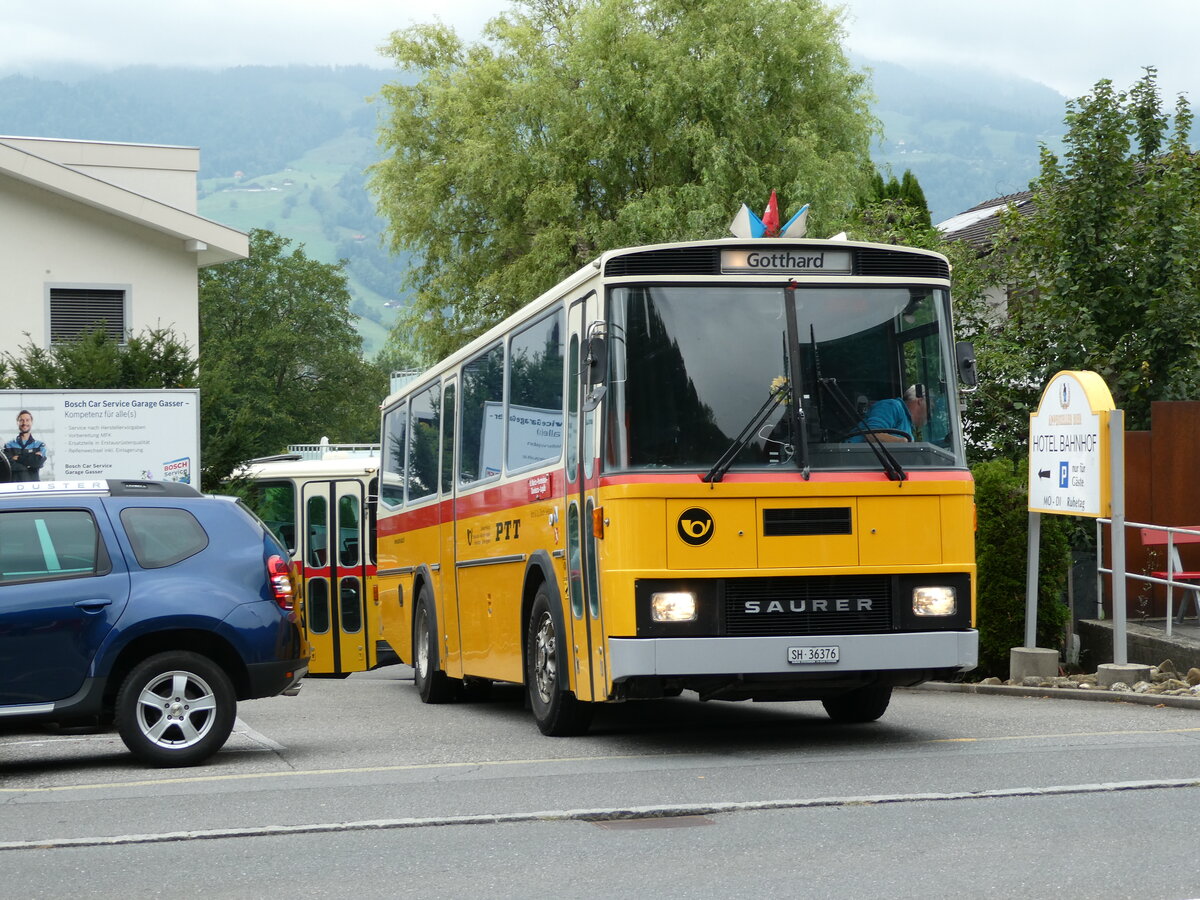 (239'806) - Roth, Z�rich - SH 36'376 - Saurer/T�scher (ex Looser, Elm; ex Mattli, Wassen) am 28. August 2022 in Giswil, Hotel Bahnhof