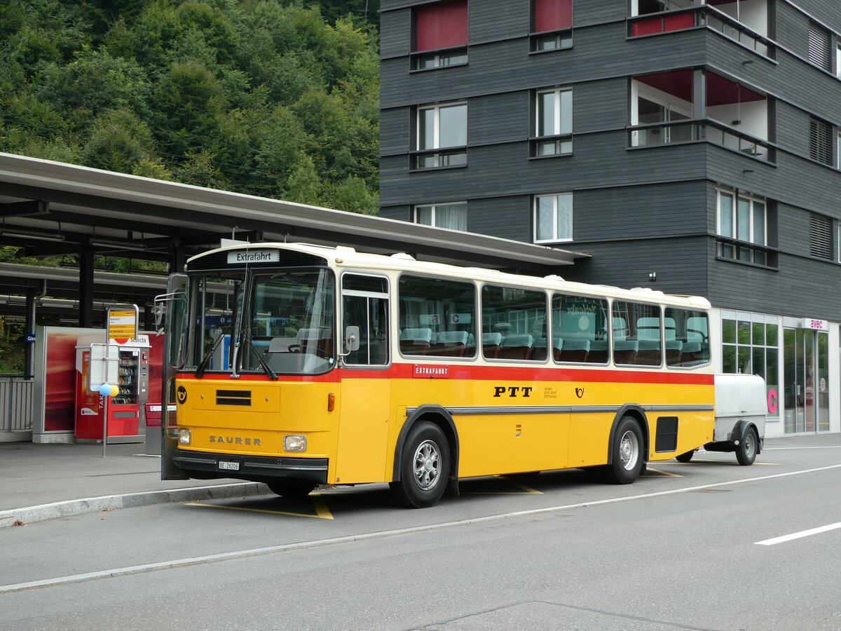 (239'810) - Schmid, Th�rishaus - BE 26'206 - Saurer/T�scher (ex P 24'244) am 28. August 2022 beim Bahnhof Giswil