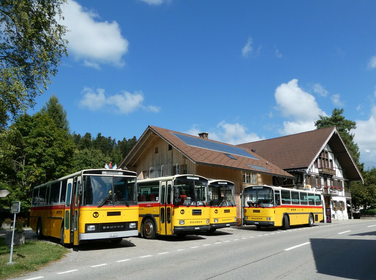 (239'869) - Roth, Z�rich - SH 36'376 - Saurer/T�scher (ex Looser, Elm; ex Mattli, Wassen) am 28. August 2022 in Schwarzenegg, Restaurant Kreuz