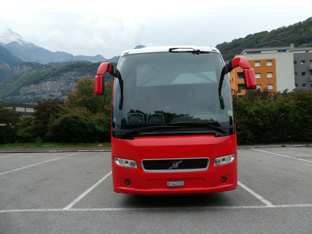 (240'661) - Closillon Tours, Monthey - VS 443'232 - Volvo (ex TMR Martigny) am 8. Oktober 2022 in St-Maurice, Route du L�man