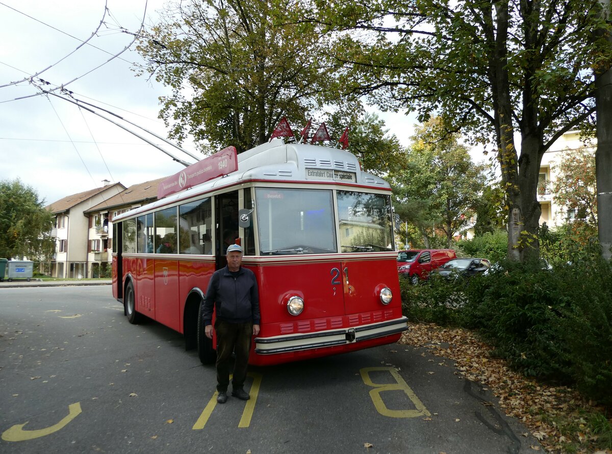 (240'807) - VB Biel - Nr. 21 - Berna/Hess Trolleybus am 9. Oktober 2022 in Biel, L�hre