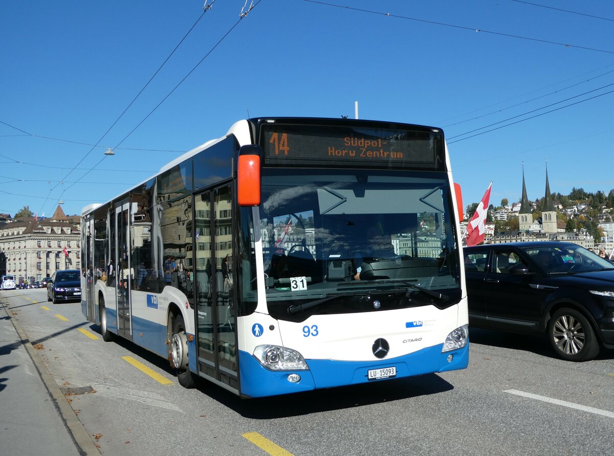 (241'750) - VBL Luzern - Nr. 93/LU 15'093 - Mercedes am 22. Oktober 2022 in Luzern, Bahnhofbr�cke