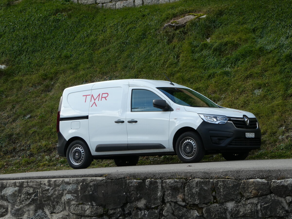 (243'396) - TMR Martigny - Nr. 214/VS 377'971 - Renault am 3. Dezember 2022 in Orsi�res, Garage