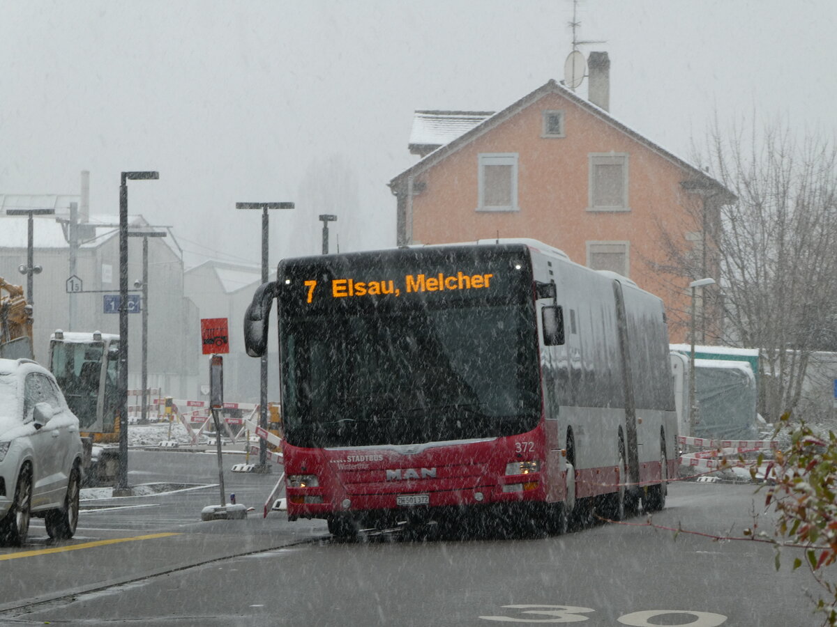 (243'704) - SW Winterthur - Nr. 372/ZH 501'372 - MAN am 10. Dezember 2022 beim Bahnhof Winterthur W�lflingen