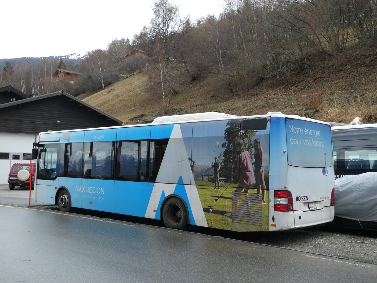 (244'167) - Nax Excursions, Nax - VS 511'523 - MAN/G�ppel (ex AS Engi Nr. 5) am 26. Dezember 2022 in Nax, Garage
