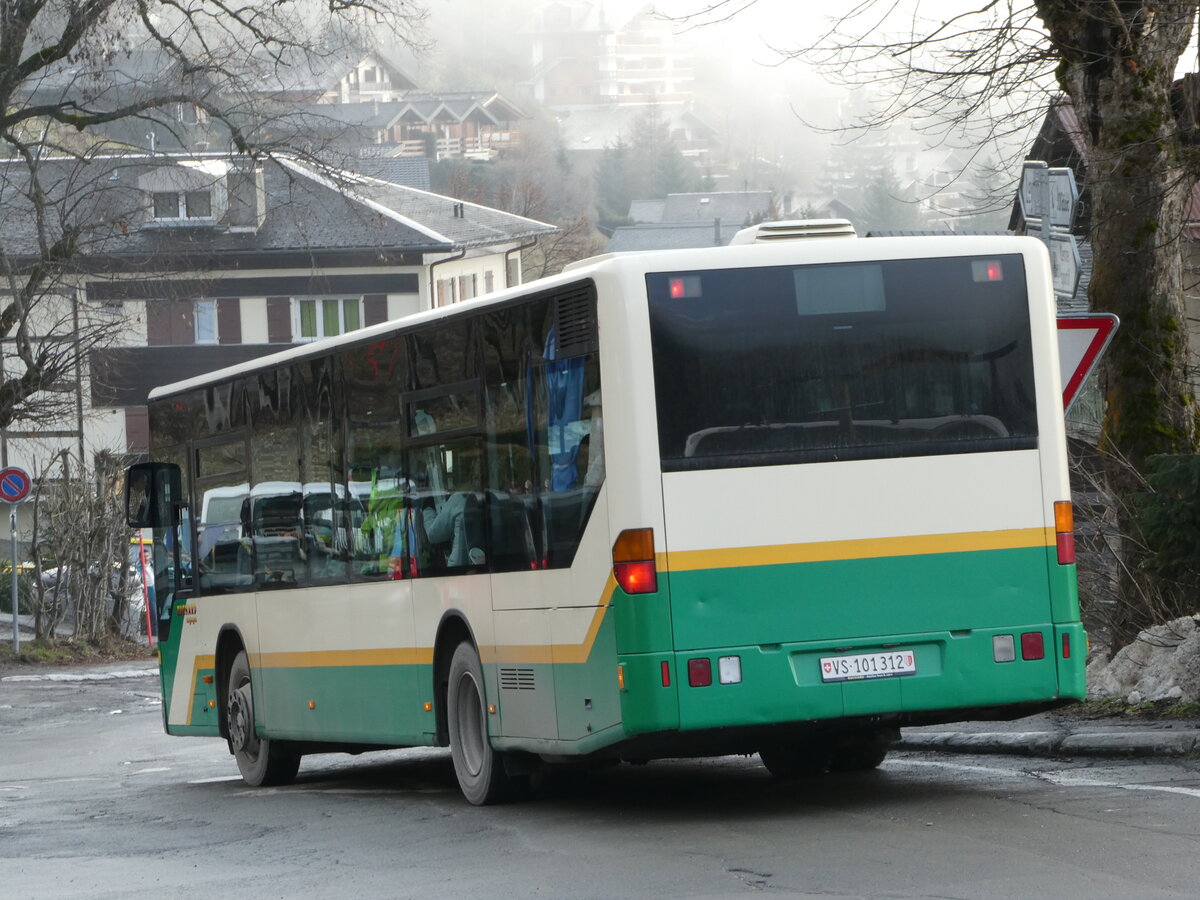 (244'235) - Buchard, Leytron - Nr. 69/VS 101'312 - Mercedes (ex MBC Morges Nr. 69) am 27. Dezember 2022 in Ovronnaz, La Crois�e