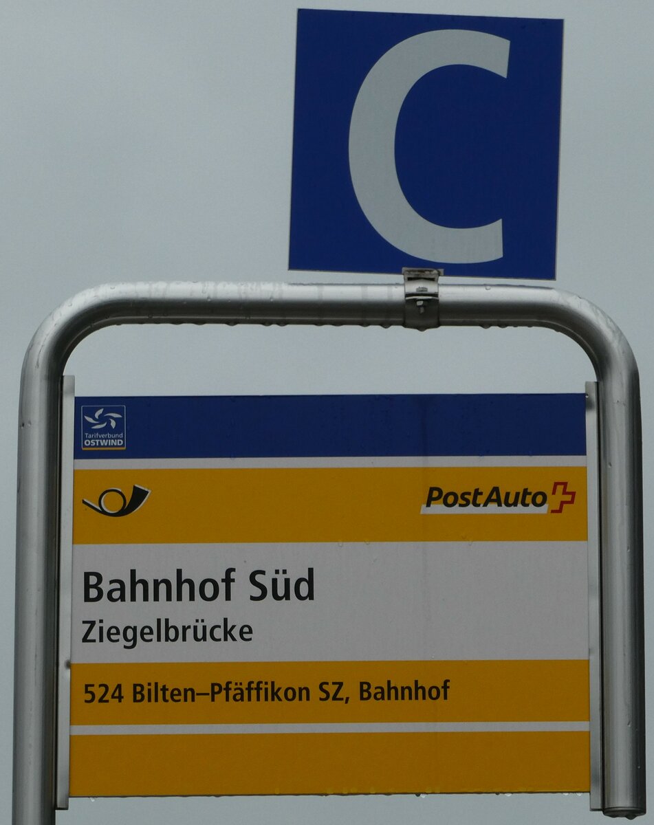 (244'404) - PostAuto-Haltestellenschild - Ziegelbr�cke, Bahnhof S�d - am 3. Januar 2023