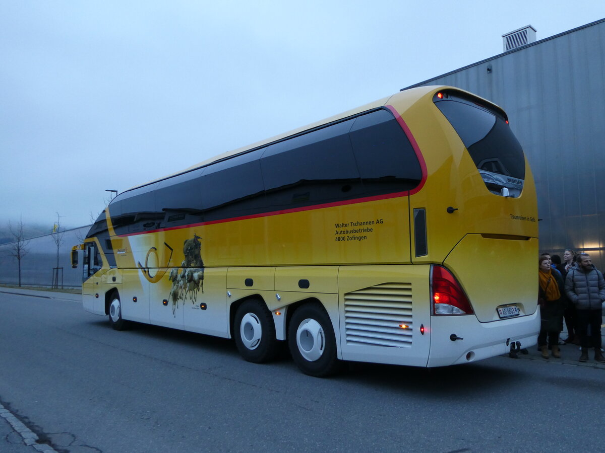 (244'524) - Tschannen, Zofingen - Nr. 22/AG 6803/PID 4706 - Neoplan (ex PostAuto Graub�nden) am 7. Januar 2023 beim Bahnhof Frutigen