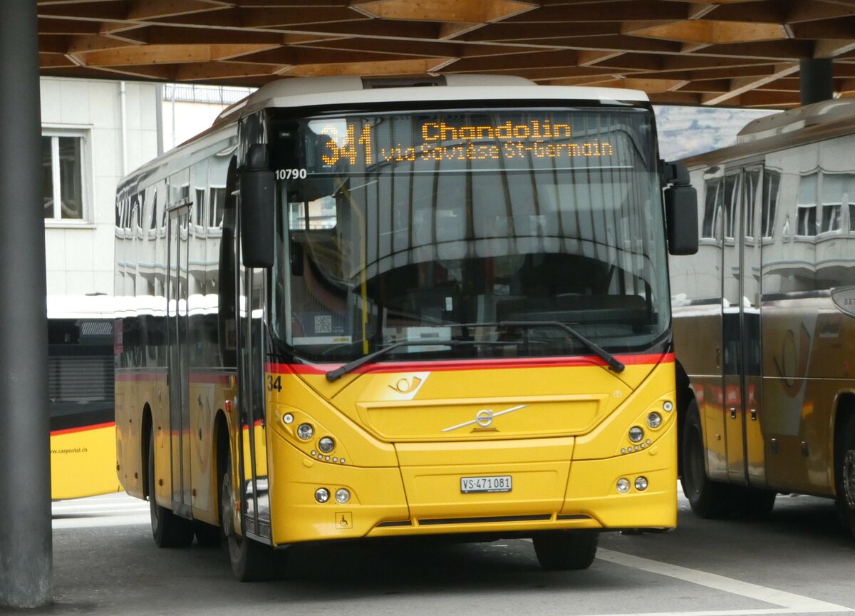 (244'962) - PostAuto Wallis - Nr. 34/VS 471'081/PID 10'790 - Volvo (ex TRD, Savi�se) am 11. Januar 2023 beim Bahnhof Sion