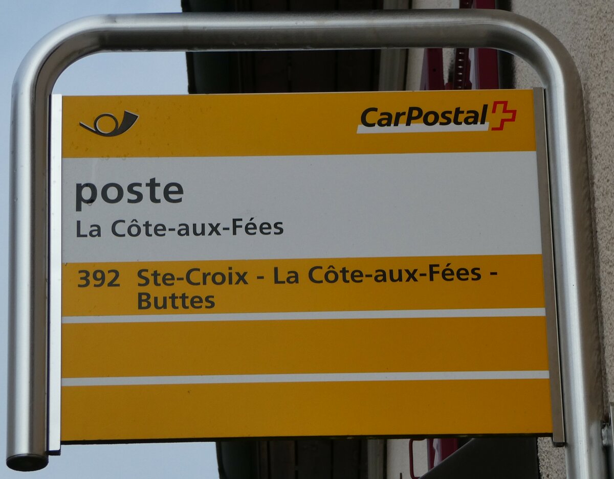(245'685) - PostAuto-Haltestellenschild - La C�te-aux-F�es, poste - am 2. Februar 2023
