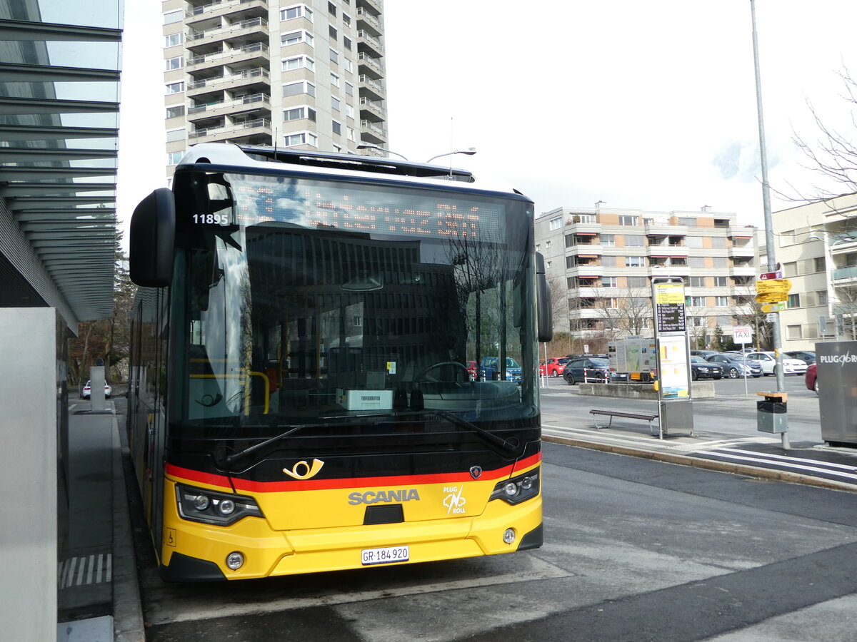 (245'852) - D�nser, Trimmis - GR 184'920/PID 11'895 - Scania am 6. Februar 2023 beim Bahnhof Landquart