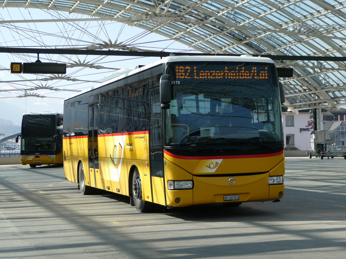 (246'812) - PostAuto Graub�nden - GR 106'554/PID 5170 - Irisbus am 3. M�rz 2023 in Chur, Postautostation