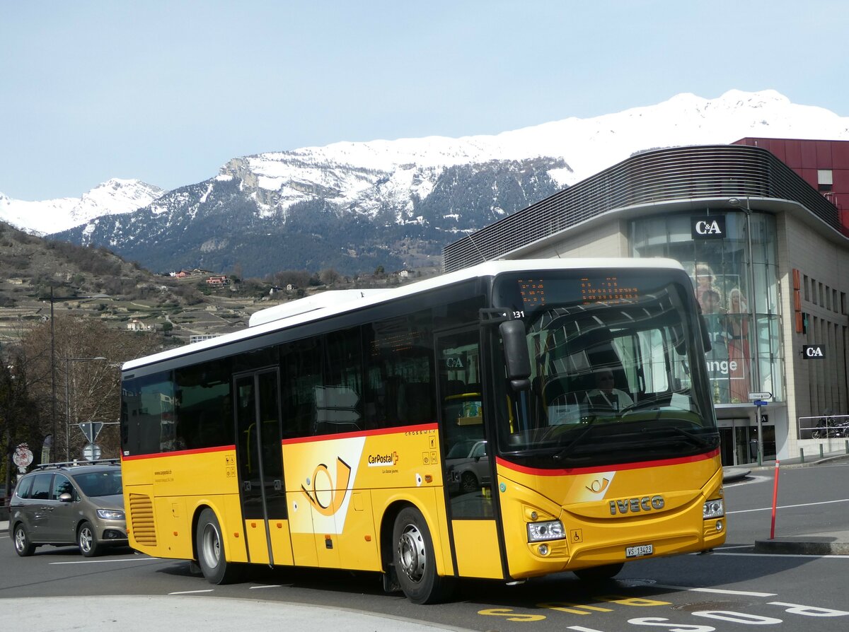 (247'251) - Ev�quoz, Erde - VS 13'423/PID 10'231 - Iveco am 16. M�rz 2023 beim Bahnhof Sion