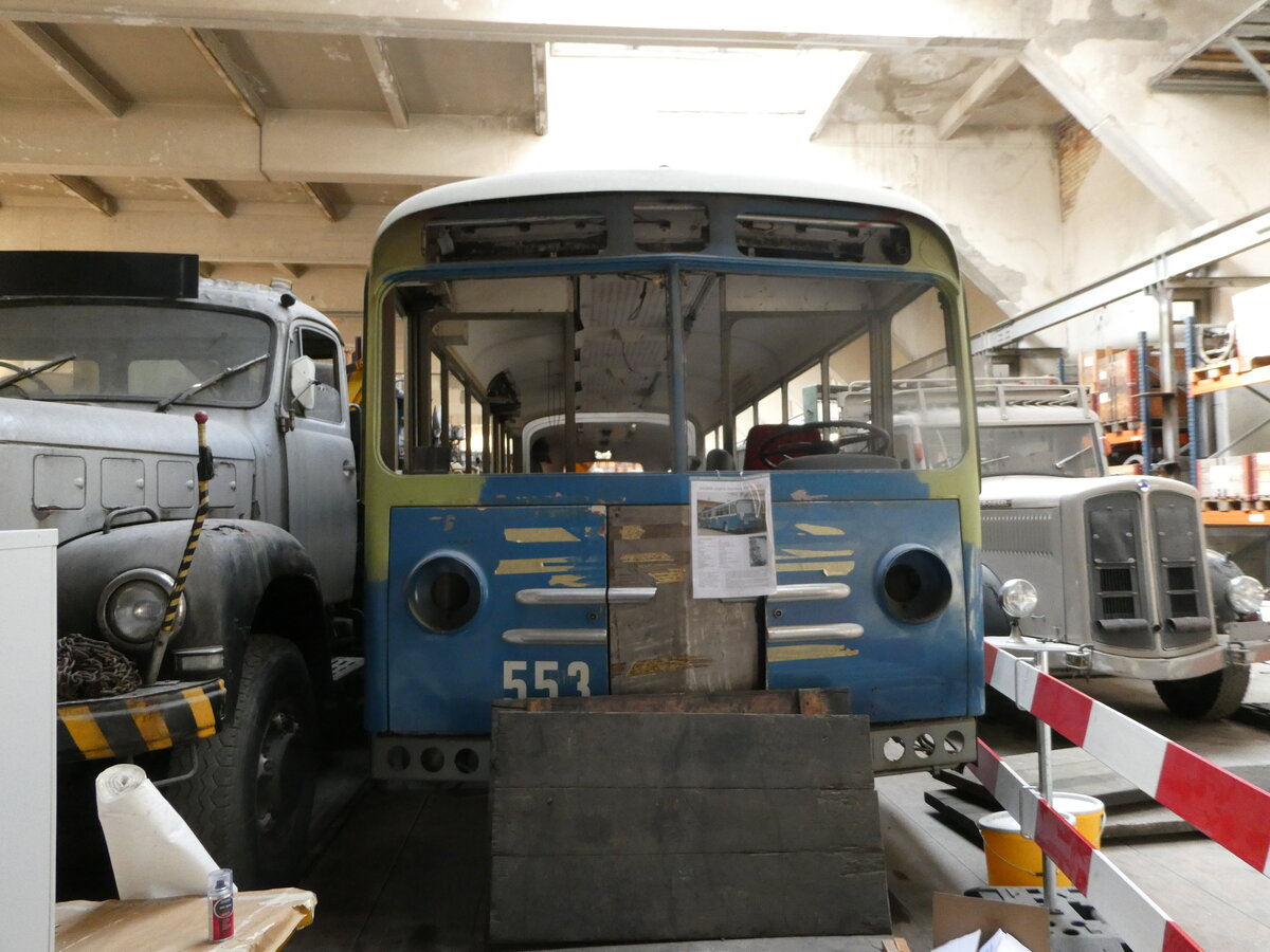 (247'349) - VBZ Z�rich (OCS) - Nr. 553 - Saurer/Saurer (ex Nr. 201) am 17. M�rz 2023 in Arbon, Saurermuseum Depot (1. Gelenkautobus der Schweiz!)