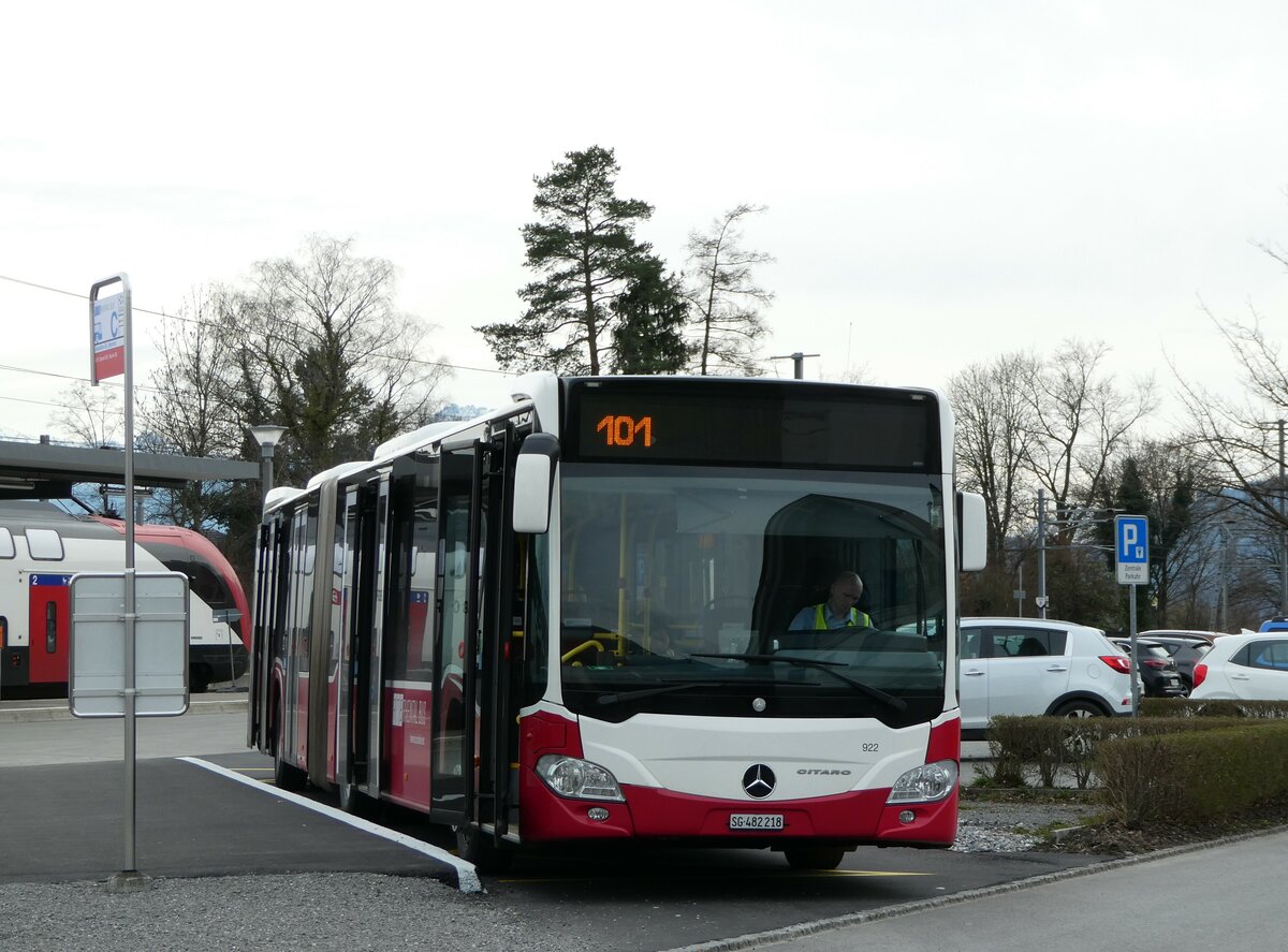 (247'519) - RTB Altst�tten - Nr. 922/SG 482'218 - Mercedes (ex Wiener Linien, A-Wien Nr. 8726) am 21. M�rz 2023 beim Bahnhof Altst�tten