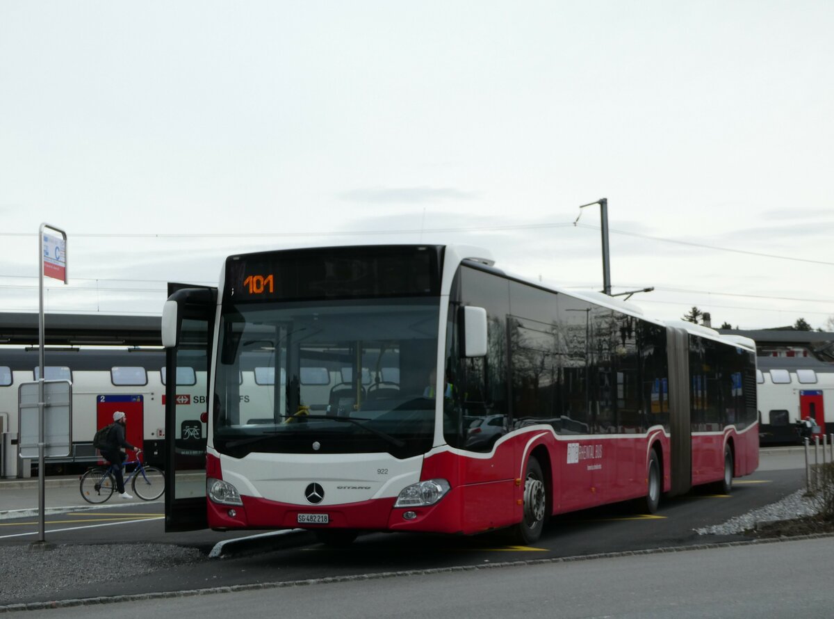 (247'520) - RTB Altst�tten - Nr. 922/SG 482'218 - Mercedes (ex Wiener Linien, A-Wien Nr. 8726) am 21. M�rz 2023 beim Bahnhof Altst�tten