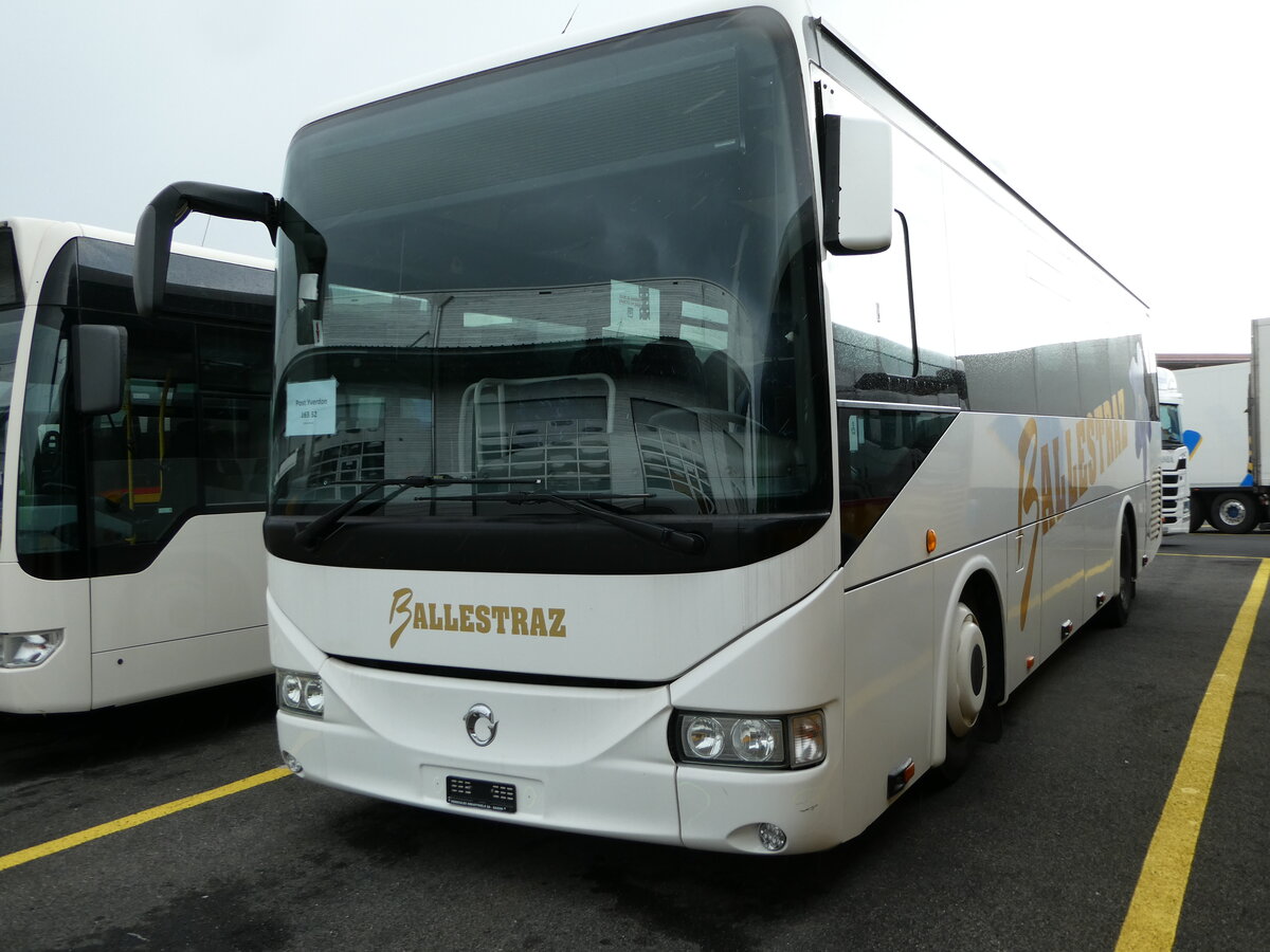 (247'708) - Ballestraz, Gr�ne - (VS 76'023) - Irisbus am 25. M�rz 2023 in Kerzers, Interbus