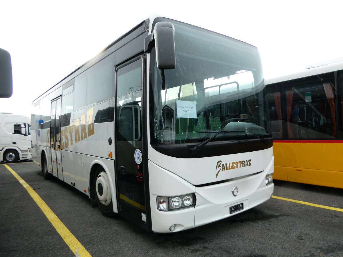 (247'709) - Ballestraz, Gr�ne - (VS 76'023) - Irisbus am 25. M�rz 2023 in Kerzers, Interbus