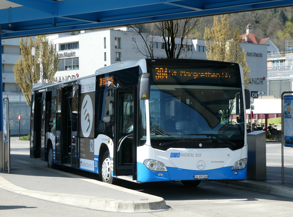 (248'099) - RTB Altst�tten - Nr. 30/SG 309'266 - Mercedes am 6. April 2023 beim Bahnhof Heerbrugg