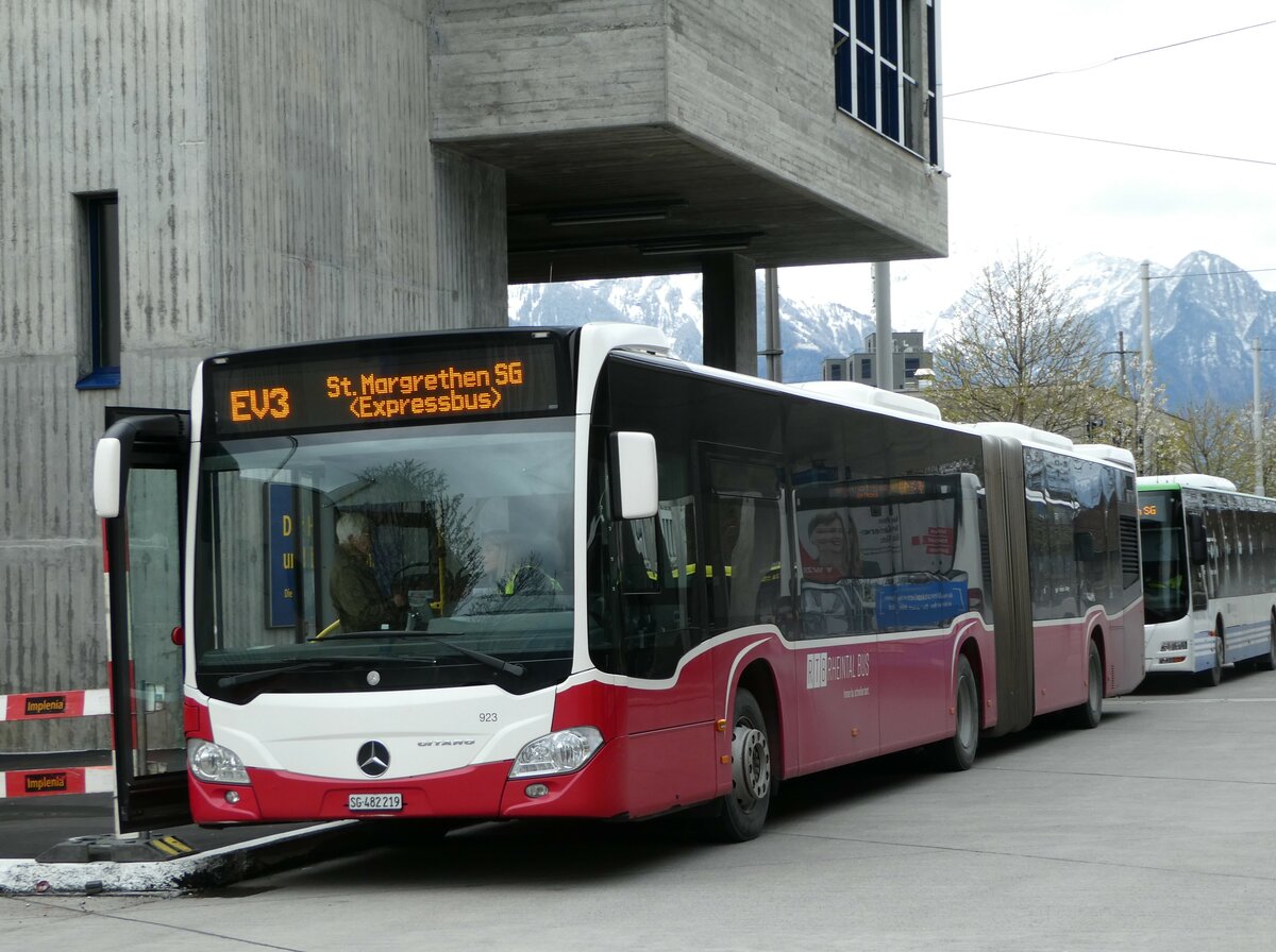 (248'497) - RTB Altst�tten - Nr. 923/SG 482'219 - Mercedes (ex Wiener Linien, A-Wien Nr. 8731) am 13. April 2023 beim Bahnhof Buchs