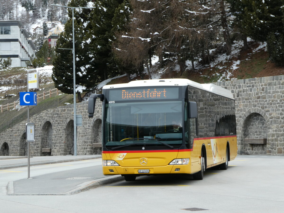 (248'615) - PostAuto Graub�nden - GR 163'696/PID 4915 - Mercedes am 15. April 2023 beim Bahnhof St. Moritz