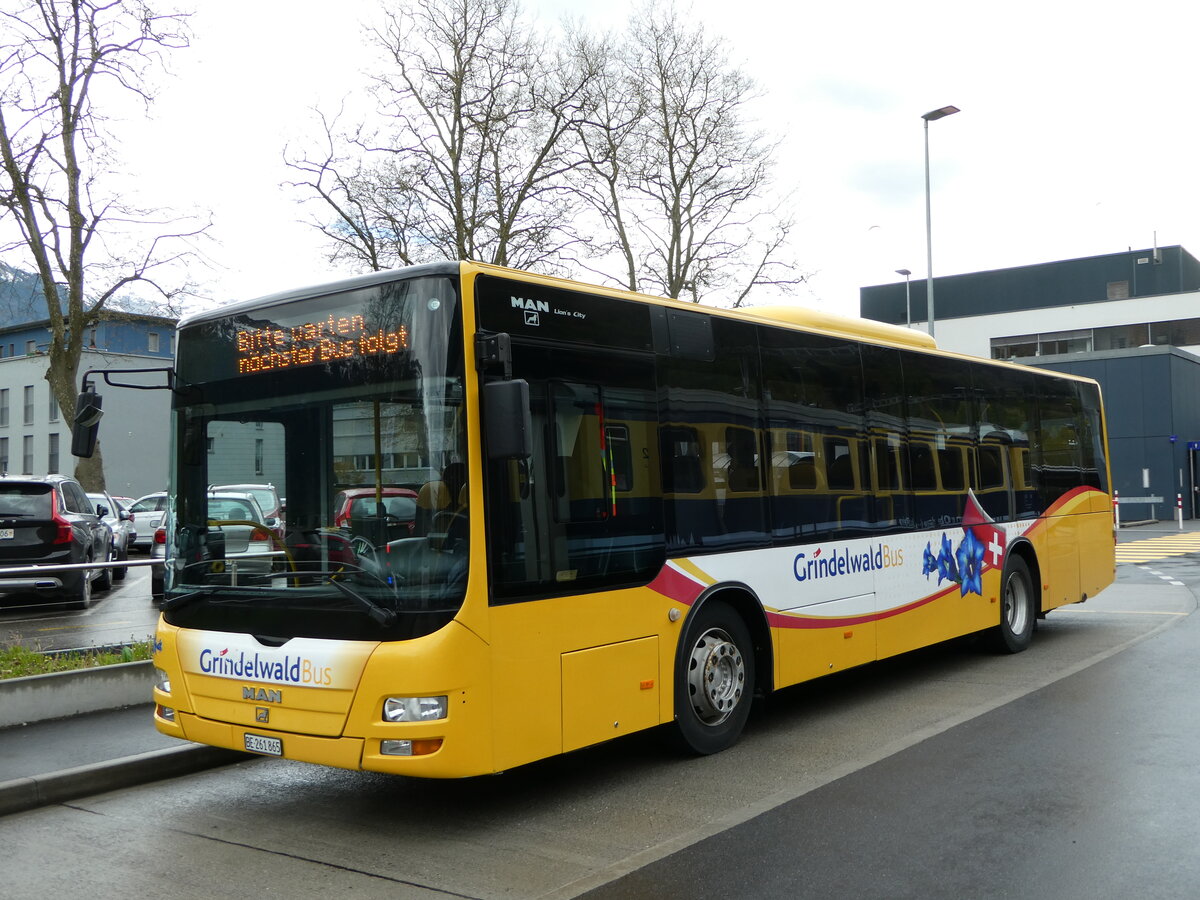 (249'173) - Grindelwaldbus, Grindelwald - Nr. 11/BE 261'865 - MAN/G�ppel am 28. April 2023 beim Bahnhof Interlaken Ost