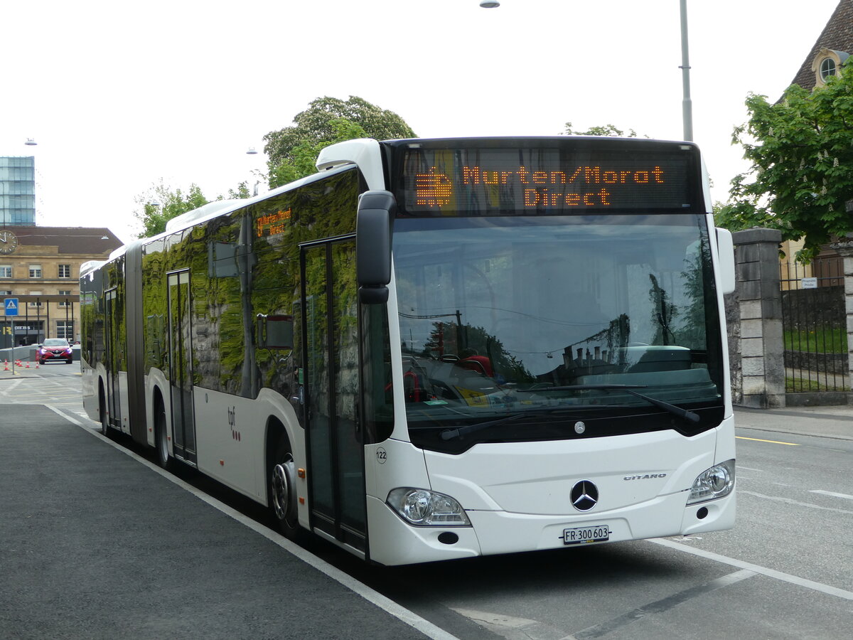 (249'568) - Wieland, Murten - Nr. 122/FR 300'603 - Mercedes (ex Interbus, Yverdon Nr. 209; ex Gschwindl, A-Wien Nr. 8401) am 5. Mai 2023 beim Bahnhof Neuch�tel