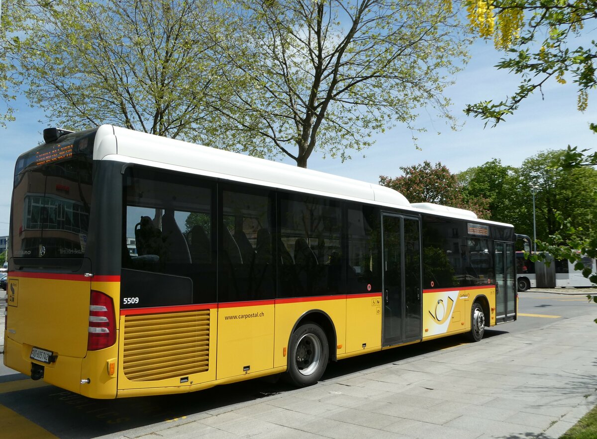 (249'652) - CarPostal Ouest - VD 605'742/PID 5509 - Mercedes (ex TSPG Saignel�gier) am 5. Mai 2023 beim Bahnhof Yverdon