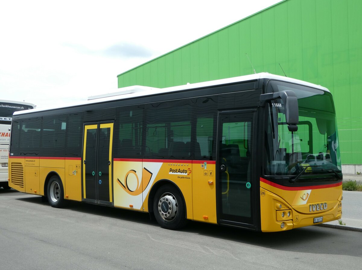 (250'213) - Fl�ck, Brienz - Nr. 26/BE 868'726/PID 11'668 - Iveco am 18. Mai 2023 in Kerzers, Interbus