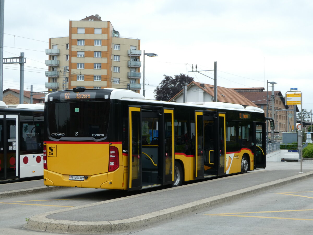(250'296) - Wieland, Murten - Nr. 125/FR 300'631/PID 11'678 - Mercedes am 20. Mai 2023 beim Bahnhof D�dingen