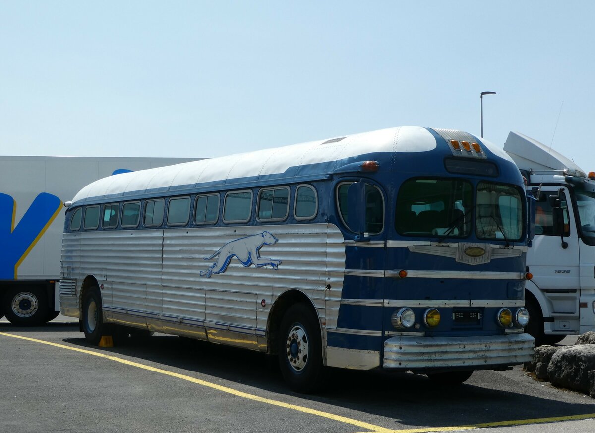 (250'702) - Greyhoundbus, Murten - GMC (ex Wooster, Z�rich; ex Northland Greyhound Lines, USA-Minneapolis Nr. N796) am 29. Mai 2023 in Kerzers, Interbus
