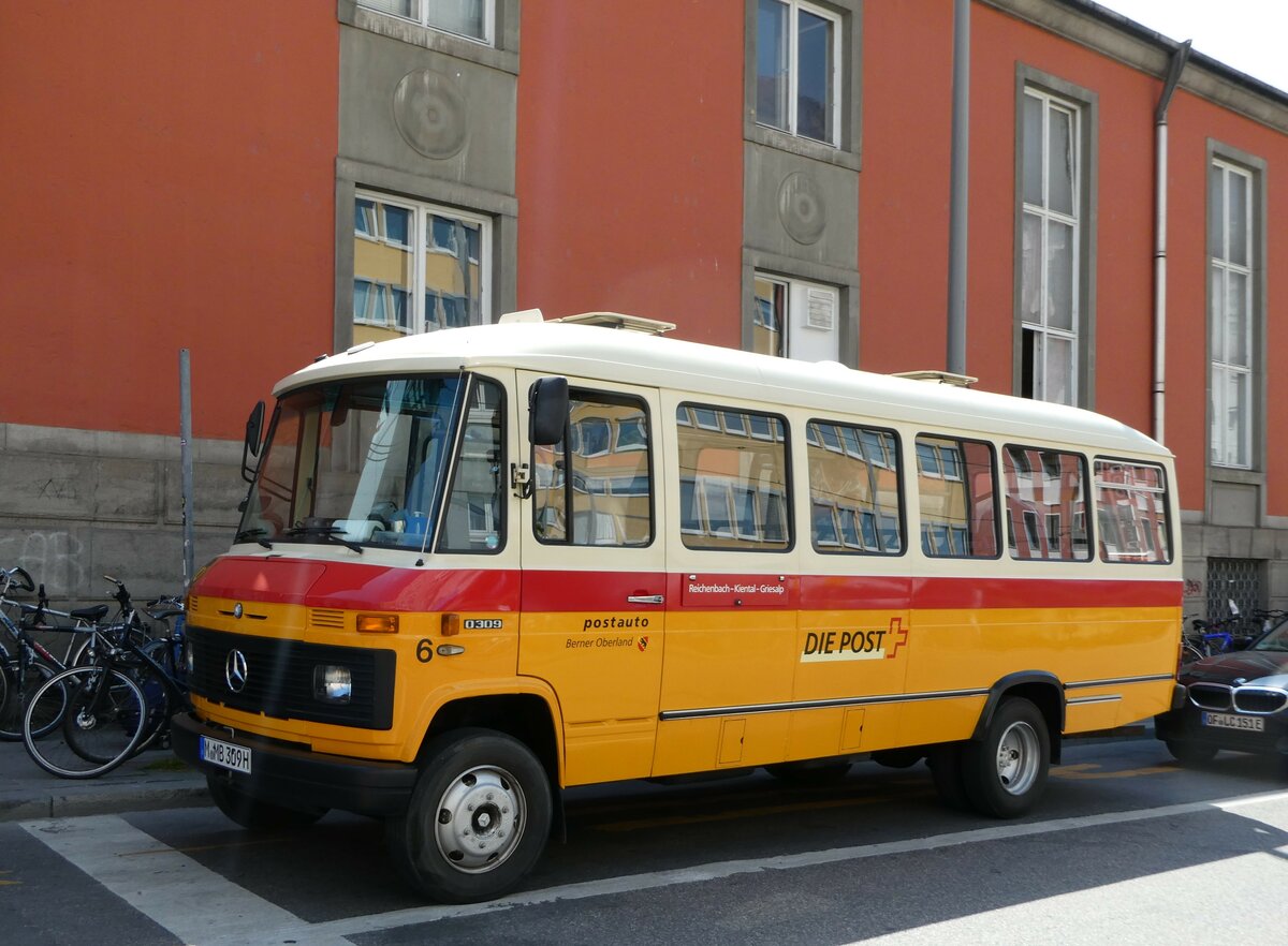 (250'906) - Hahn, M�nchen - Nr. 6/M-MB 309H - Mercedes (ex M�ller, CH-Ennetmoos Nr. 6; ex Portenier, CH-Adelboden Nr. 6/PID 492; ex Geiger, CH-Adelboden Nr. 6) am 3. Juni 2023 beim Hauptbahnhof M�nchen