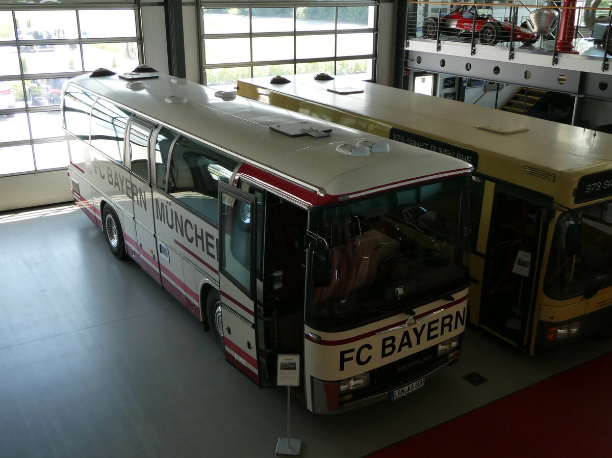 (250'961) - Auw�rter, Pilsting - LAN-KA 80H - Neoplan (ex Kander-Reisen, CH-Frutigen Nr. 1; ex M�ller, CH-Heiden) am 4. Juni 2023 in Pilsting, Auw�rter Automobil-Park