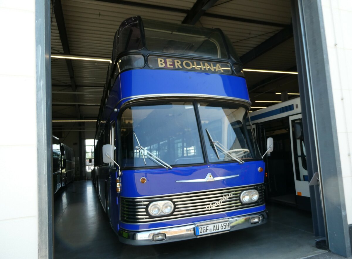 (250'978) - Berolina, Berlin (Auw�rter) - DGF-AU 65H - Neoplan am 4. Juni 2023 in Pilsting, Auw�rter Automobil-Park