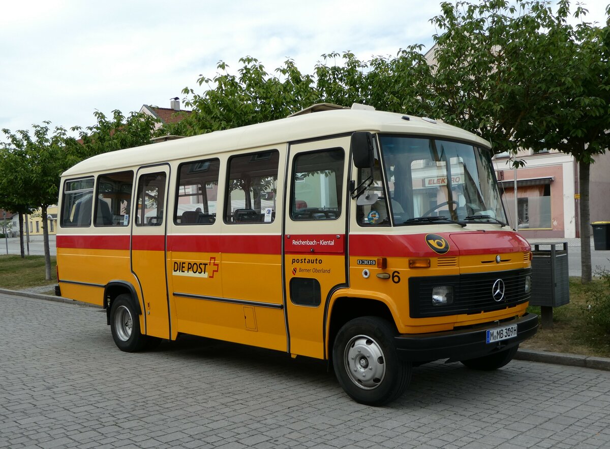 (251'055) - Hahn, M�nchen - Nr. 6/M-MB 309H - Mercedes (ex M�ller, CH-Ennetmoos Nr. 6; ex Portenier, CH-Adelboden Nr. 6/PID 492; ex Geiger, CH-Adelboden Nr. 6) am 4. Juni 2023 in Pilsting, Marktplatz