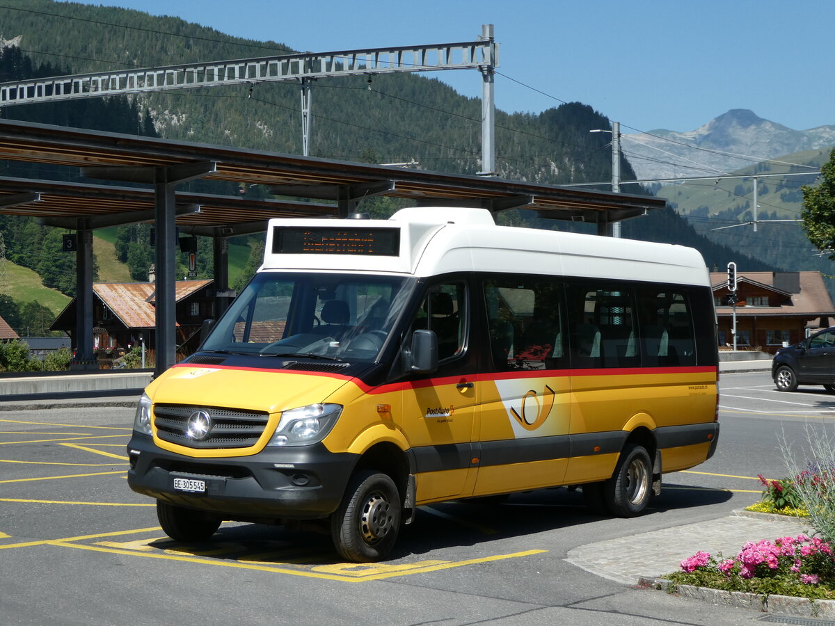 (252'608) - K�bli, Gstaad - BE 305'545/PID 10'890 - Mercedes am 11. Juli 2023 beim Bahnhof Gstaad
