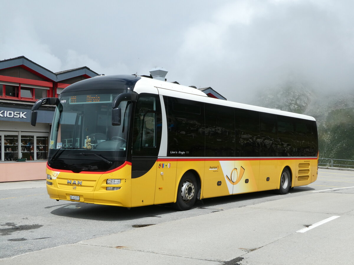 (253'009) - PostAuto Bern - Nr. 71/BE 412'071/PID 11'071 - MAN (ex PostAuto Zentralschweiz Nr. 20; ex Dillier, Sarnen Nr. 20) am 25. Juli 2023 in Nufenen, Passh�he